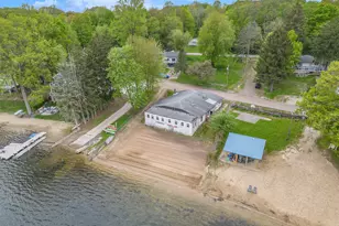 15721 Lakeview Dr, Buchanan, MI 49107 - Photo 1