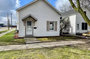 224 E Melendy St, Ludington, MI 49431 - Photo 1