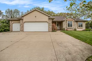 106 Dreamfield Dr, Battle Creek, MI 49014 - Photo 1