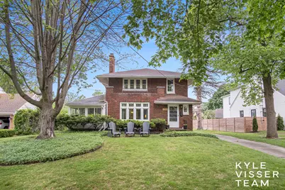 1058 Eastwood Avenue SE, East Grand Rapids, MI 49506 - Photo 1