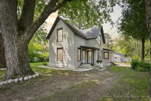 304 S Muenscher St, Howard City, MI 49329 - Photo 1