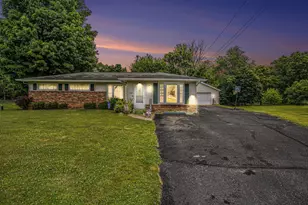 201 Beaumont Dr, Battle Creek, MI 49014 - Photo 1