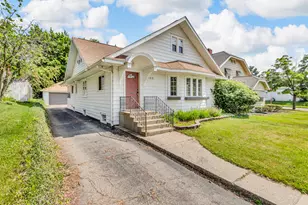 806 Oakridge Dr, Jackson, MI 49203 - Photo 1