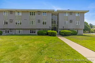 2623 Ridgecroft Dr SE, Grand Rapids, MI 49546 - Photo 1