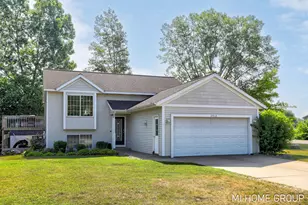 2912 Sunrise Ave, Holland, MI 49424 - Photo 1