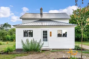 624 Orton St, Howard City, MI 49329 - Photo 1