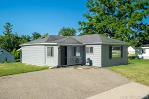 615 Prospect St, Ionia, MI 48846 - Photo 1