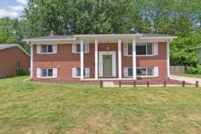 910 Newport Drive, Fenton, MI 48430 - Photo 1