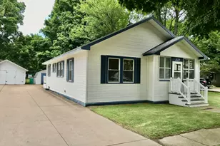 323 N Kalamazoo St, White Pigeon, MI 49099 - Photo 1