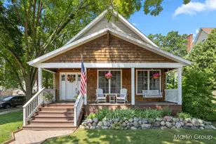 1571 Wealthy St SE, Grand Rapids, MI 49506 - Photo 1