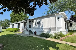 413 Redmond Dr, Blissfield, MI 49228 - Photo 1