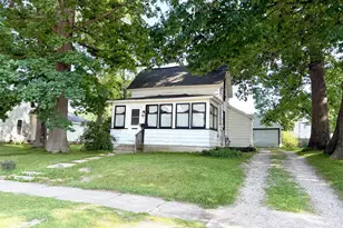 1018 Kenwood Ave, Belding, MI 48809 - Photo 1