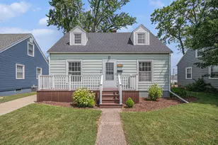 719 Botham Ave, Saint Joseph, MI 49085 - Photo 1