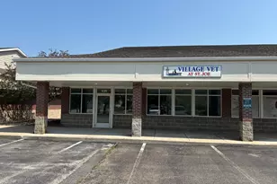 435 Upton Dr, Saint Joseph, MI 49085 - Photo 1