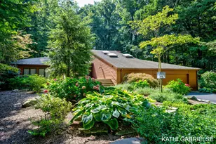 18183 N Fruitport Rd, Spring Lake, MI 49456 - Photo 1