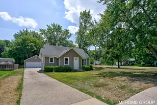 792 W 26th St, Holland, MI 49423 - Photo 1