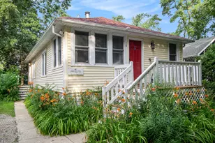 18 N Taylor St, New Buffalo, MI 49117 - Photo 1