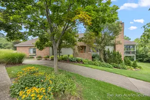 875 Cascade Hills E Dr SE, Grand Rapids, MI 49546 - Photo 1