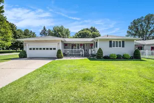 557 Broad Ave, Manistee, MI 49660 - Photo 1