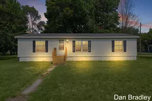 219 Williams St, Howard City, MI 49329 - Photo 1