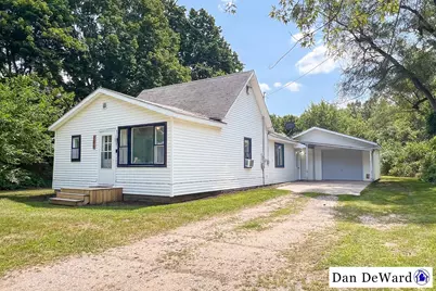 206 Walnut Street, Howard City, MI 49329 - Photo 1