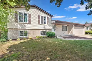 29205 E Nottingham Cir, Warren, MI 48092 - Photo 1