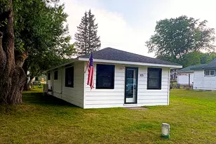 105 Grandview Ave, Roscommon, MI 48653 - Photo 1