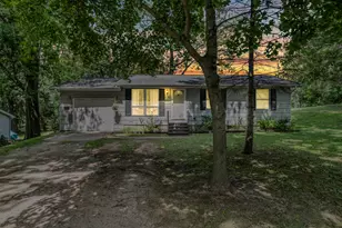 77 W Lynwood Blvd, Hillsdale, MI 49242 - Photo 1