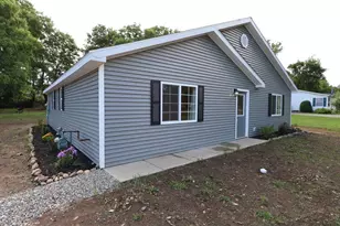 424 Doris St, Quincy, MI 49082 - Photo 1