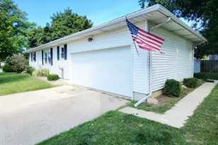 709 S Kibbee St, Saint Johns, MI 48879 - Photo 1