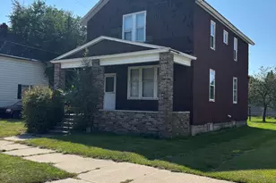 810 Vine St, Manistee, MI 49660 - Photo 1