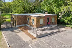 286 E 19th St, Holland, MI 49423 - Photo 1