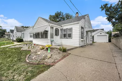 949 Hollywood Street NE, Grand Rapids, MI 49505 - Photo 1