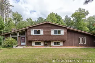 4040 Estate Dr, Holland, MI 49424 - Photo 1