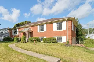 812 Hazelwood Blvd, Jackson, MI 49203 - Photo 1