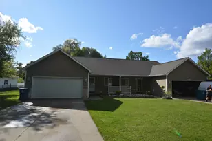 332 Willow St, Howard City, MI 49329 - Photo 1