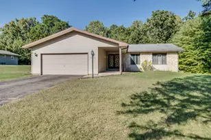 118 Red Bird Ln, Battle Creek, MI 49017 - Photo 1