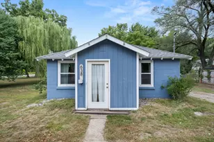 638 W Sycamore St, Wayland, MI 49348 - Photo 1