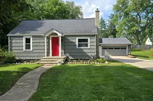 15 Goodrich Ave, Hillsdale, MI 49242 - Photo 1