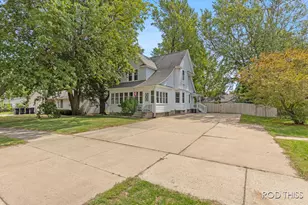 574 W 23rd St, Holland, MI 49423 - Photo 1
