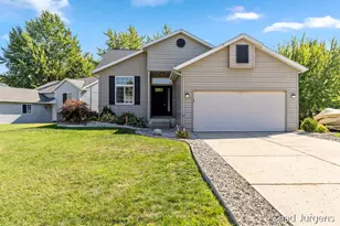 456 Clinton Ave NW, Walker, MI 49534 - Photo 1