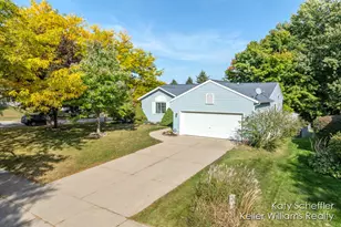 192 Rollingwood Dr, Rockford, MI 49341 - Photo 1