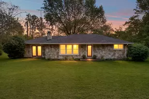 2931 W Hallett Rd, Hillsdale, MI 49242 - Photo 1