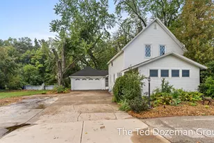 1632 W Lakewood Blvd, Holland, MI 49424 - Photo 1