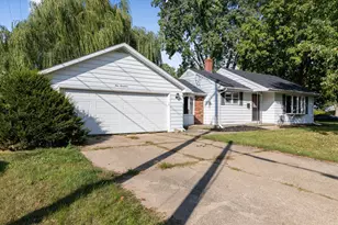 117 Meadow Dr, Battle Creek, MI 49015 - Photo 1