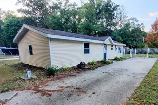 2137 E Oak St, Newaygo, MI 49337 - Photo 1