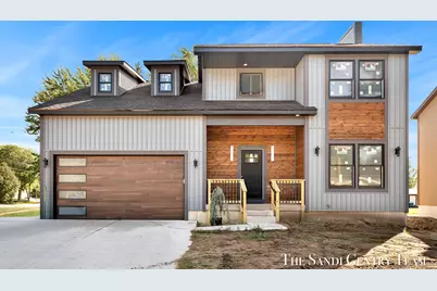 1034 Arlington Avenue, Grand Haven, MI 49417 - Photo 1