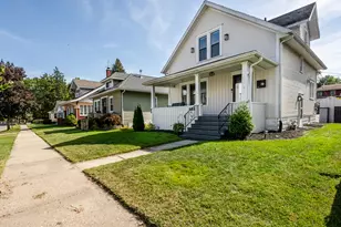 828 Wolcott Ave, Saint Joseph, MI 49085 - Photo 1