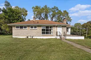 90 Spring St, Battle Creek, MI 49037 - Photo 1