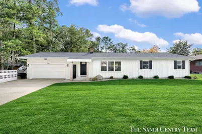 904 E Savidge Street, Spring Lake, MI 49456 - Photo 1